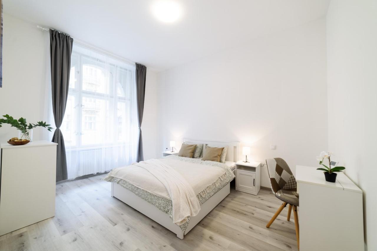 New Apartments Near Dancing House プラハ エクステリア 写真