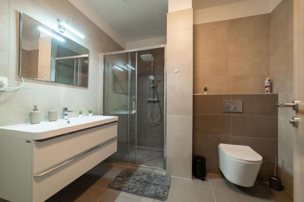 New Apartments Near Dancing House プラハ エクステリア 写真